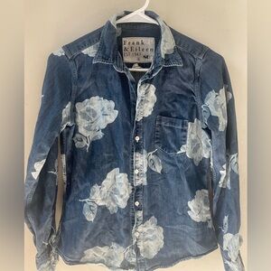 Frank & Eileen Blue Denim Button-Down Shirt with White Floral Print